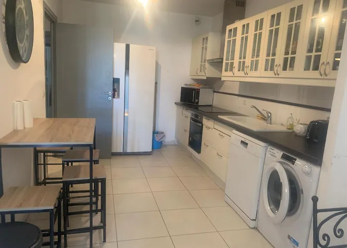 Tres Bel Appartement De 105 M2 Et 45 M2 De Terrasse A 100 M Du Port
