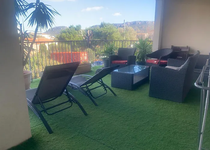 Tres Bel Appartement De 105 M2 Et 45 M2 De Terrasse A 100 M Du Port
