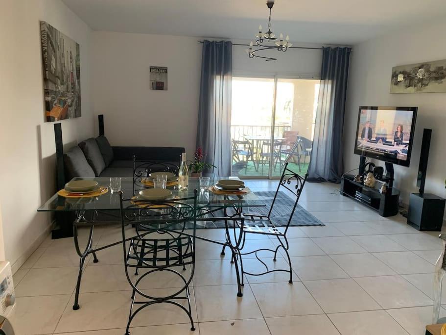 Tres Bel De 105 M2 Et 45 M2 De Terrasse A 100 M Du Port *